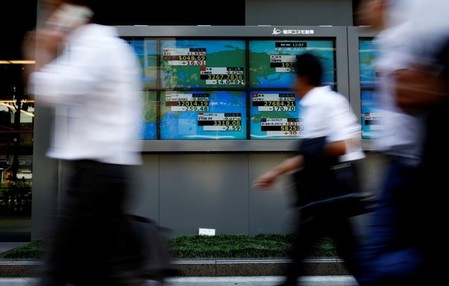 2017-08-11T001430Z_2_LYNXMPED7A005_RTROPTP_2_NORTHKOREA-MISSILES.JPG